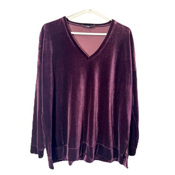 JONES NEW YORK VELVET LONG SLEEVES V NECK DARK PURPLE TOP IN SIZE MEDIUM - Picture 1 of 3